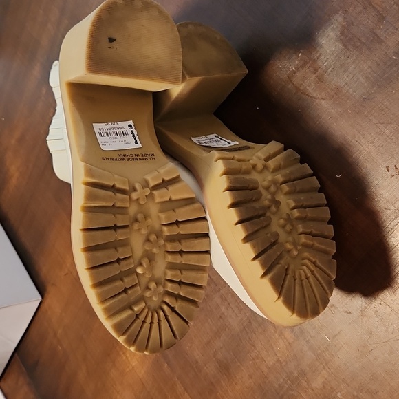 Fashion Boot - Picture 3 of 4